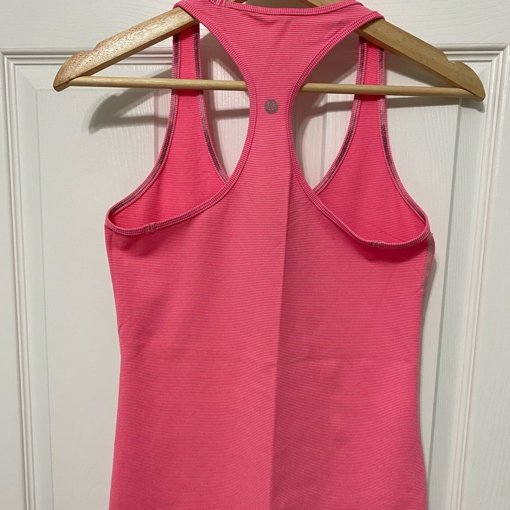 Lululemon pink fitted tank.